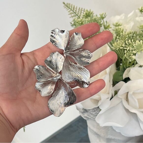 Silver Plated Ginkgo Statement Earrings-sculptural Floral design - Picture 11 of 11